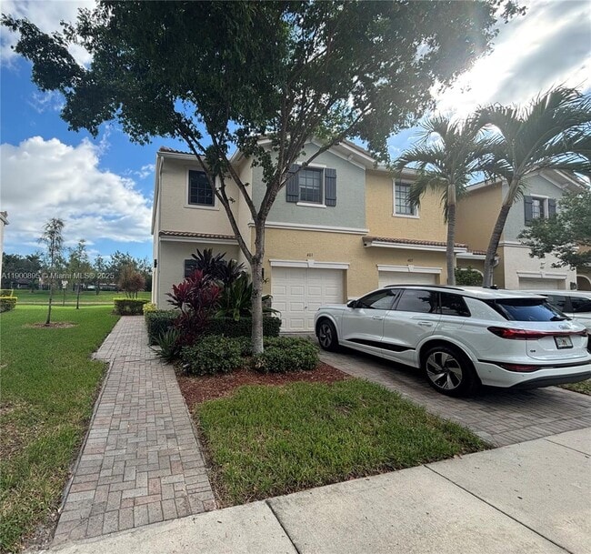Building Photo - 401 NE 194th Ln