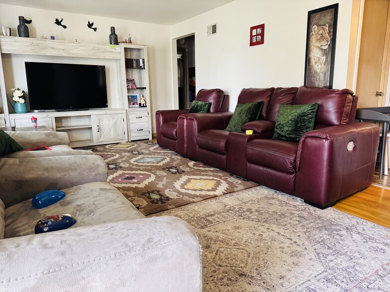 Living room - 246 Union Rd