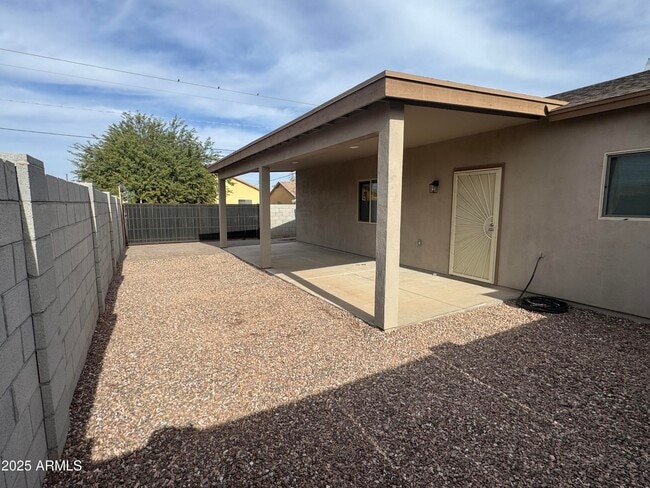 Building Photo - 2814 E Roeser Rd