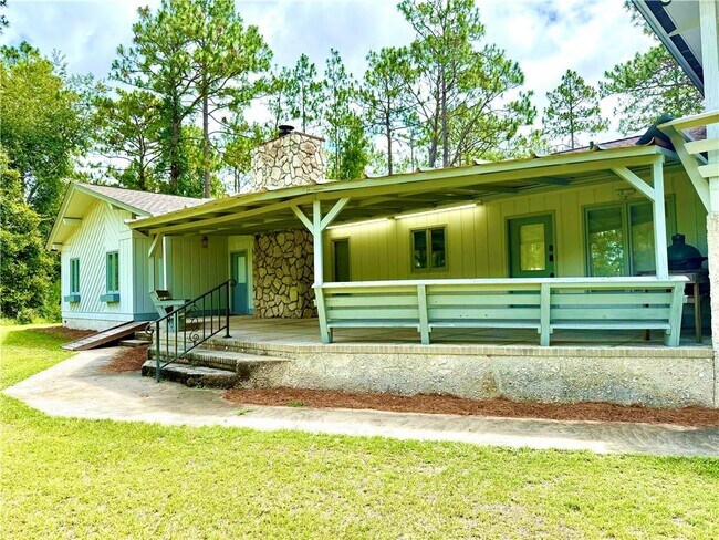 Building Photo - 28 Pine Forest Dr W