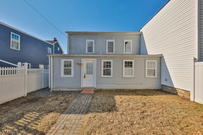 Building Photo - 171 Lewis St