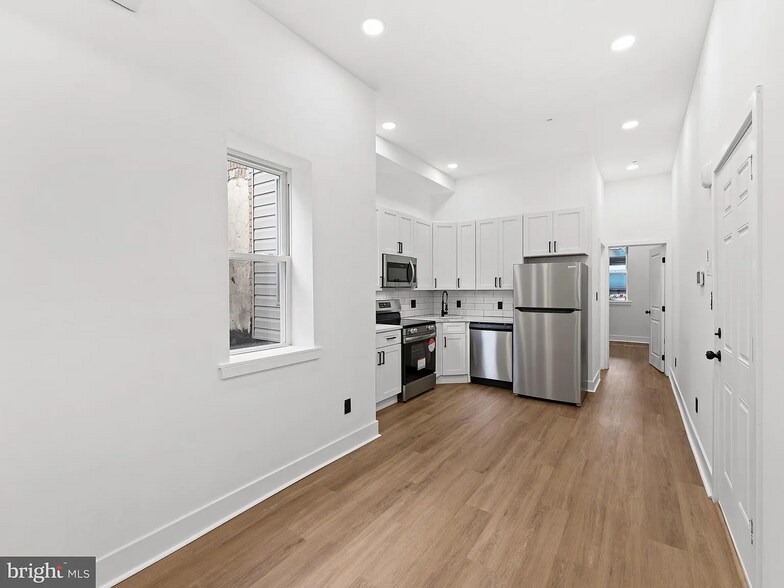 Building Photo - 2331 N Front St