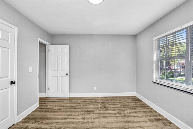 Building Photo - 223 Pinehurst Dr