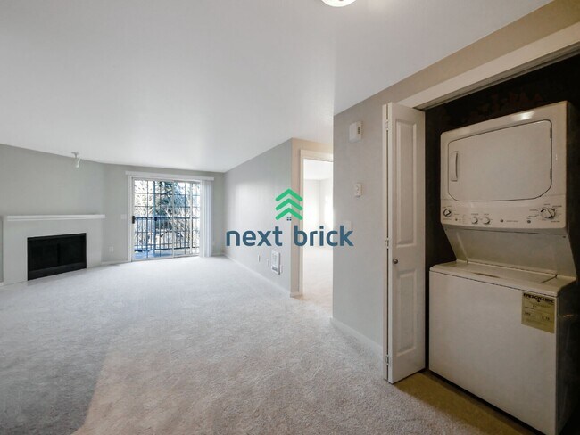 Building Photo - Beds and 1 Bath Kirkland Condo is Available for Rent!