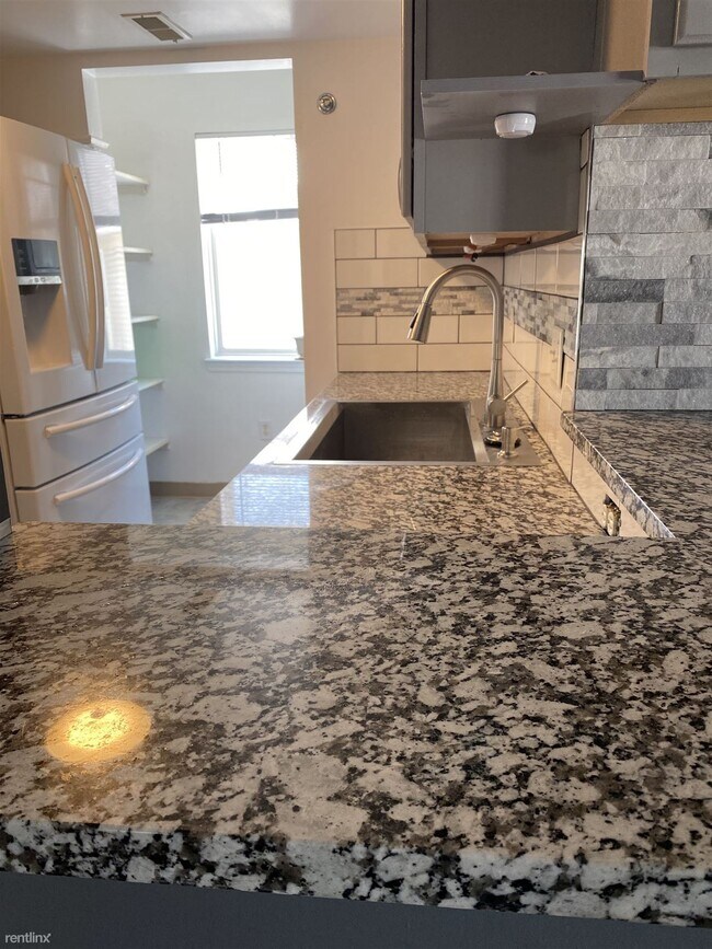 Building Photo - 3 br, 2 bath Condo - 857 Brandon Ave 857B