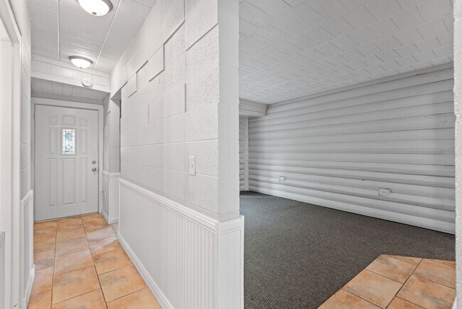 Building Photo - Great pet friendly 1 BR/1Bath  in St. Anth...