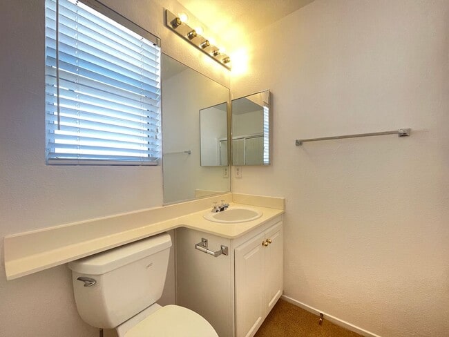 Building Photo - 3bedroom home in a GATED community near the strip