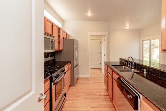 Building Photo - 2073 Palisade Blvd