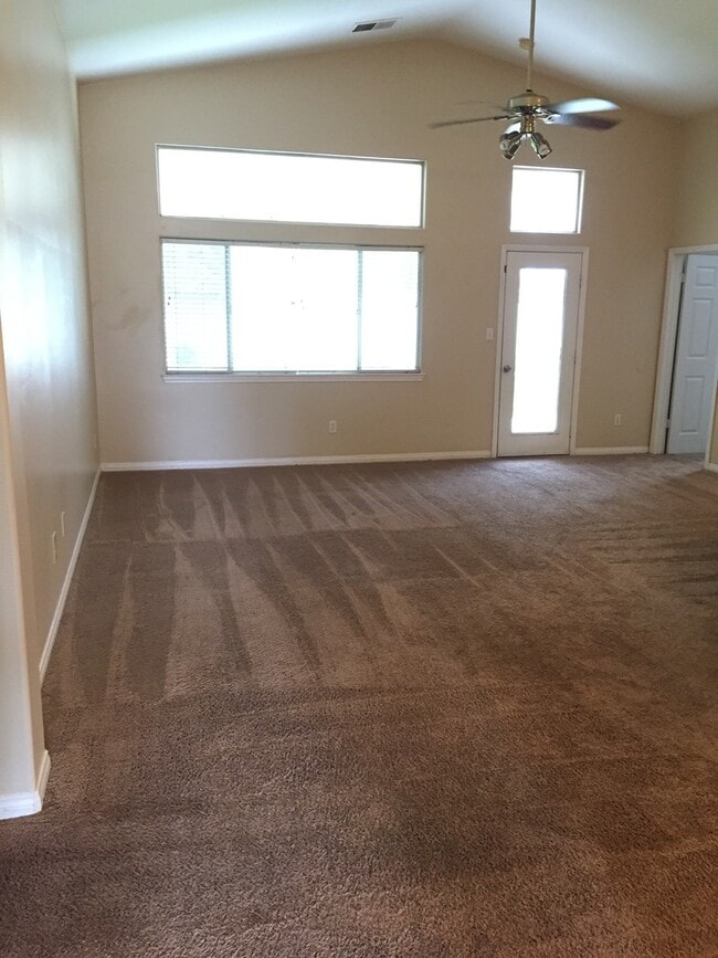 Building Photo - Beautiful Home in Fairway Oaks - Calloway ...