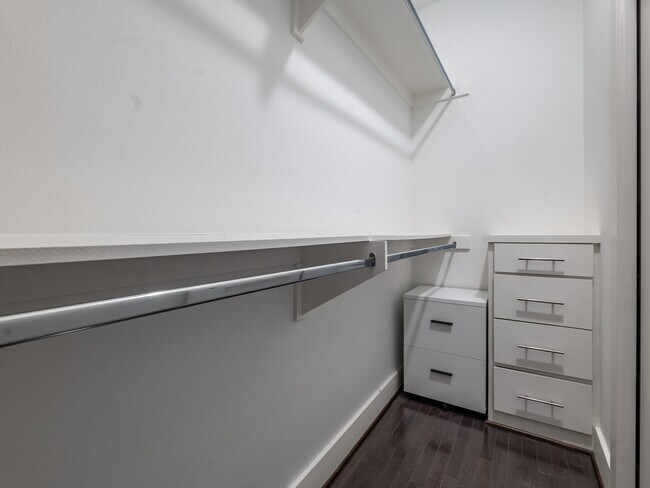 Building Photo - 210 E 32nd St