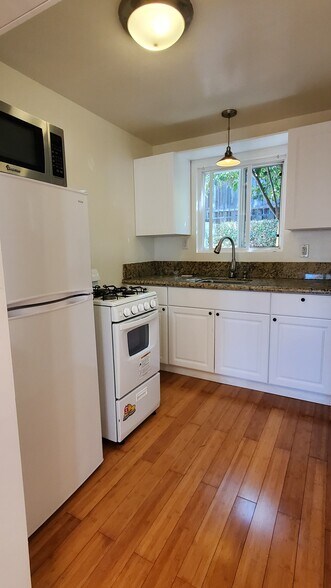 Building Photo - 3222 Ingledale Ter