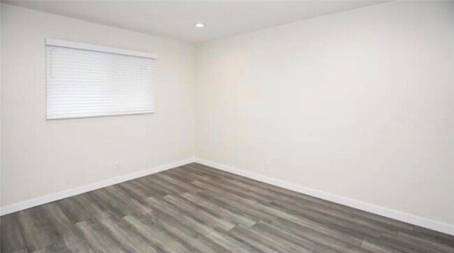 Building Photo - 10920 Mather Ave