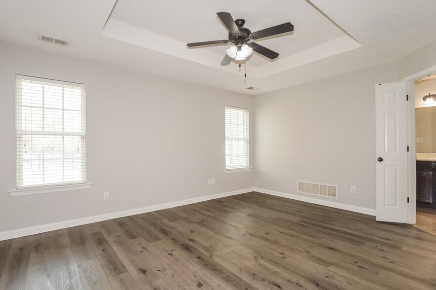 Building Photo - 7957 Gardendale Dr