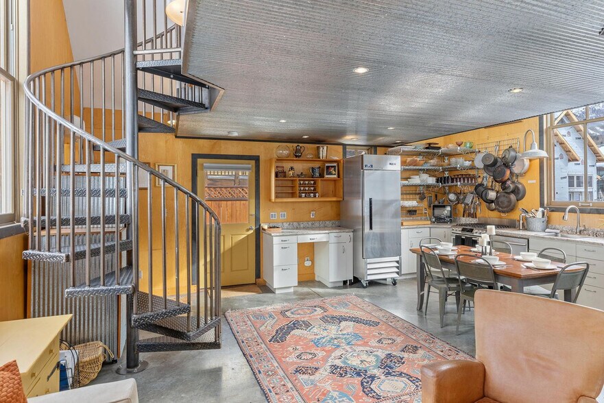 Building Photo - 216 E Galena Ave