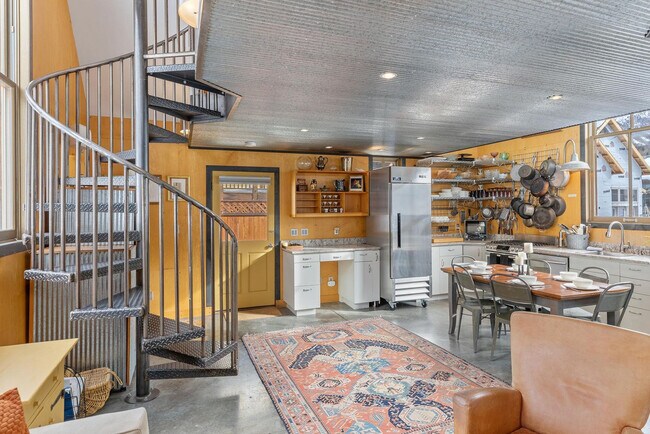 Building Photo - 216 E Galena Ave