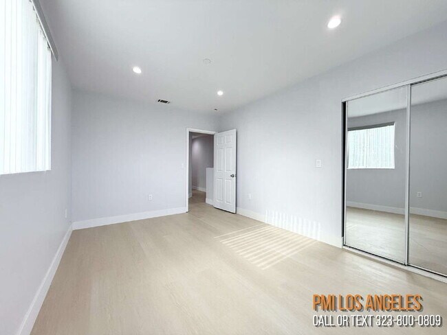 Building Photo - 208 E 87th St