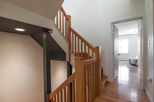 Building Photo - 1726 Aliceanna St