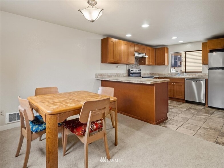 Kitchen - 742 N 94th St