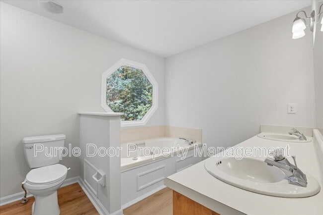 Building Photo - 4201 Autumn Lake Dr