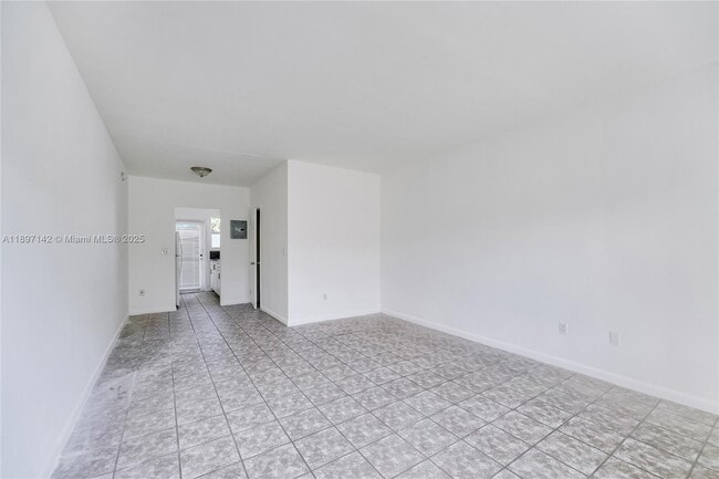 Building Photo - 6930 Rue Versailles Dr
