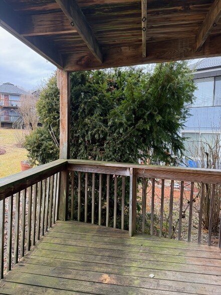 Building Photo - 276 Knoll Dr