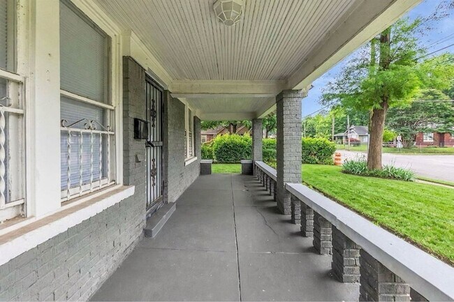 Building Photo - 342 N Claybrook St