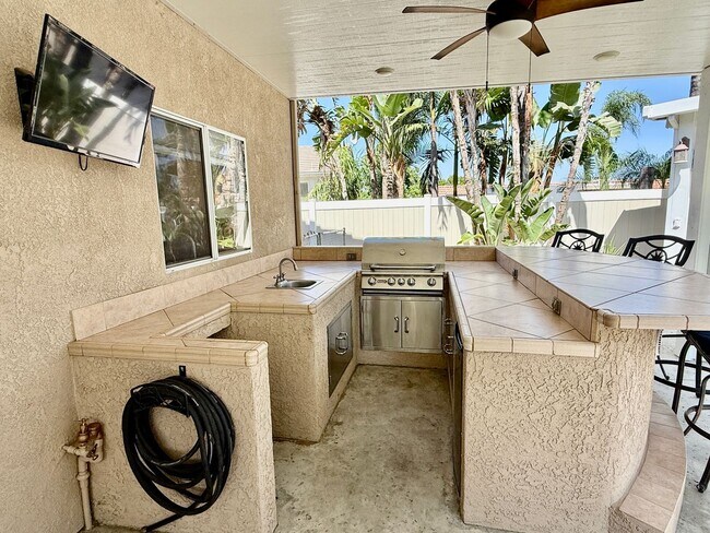 Building Photo - Executive Pool Home w/Solar