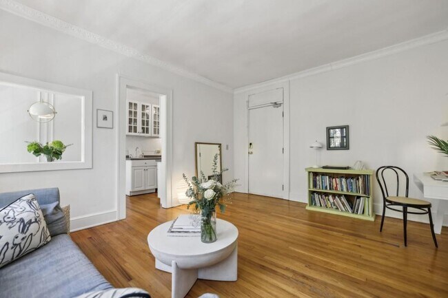 Building Photo - 70 Sheridan Dr NE