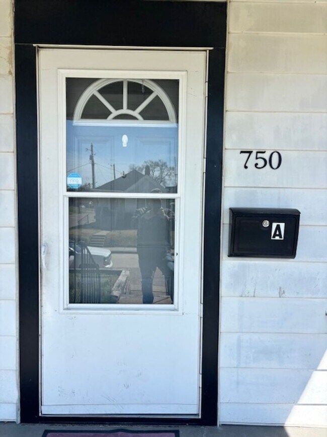 Building Photo - 750 E Delaware St