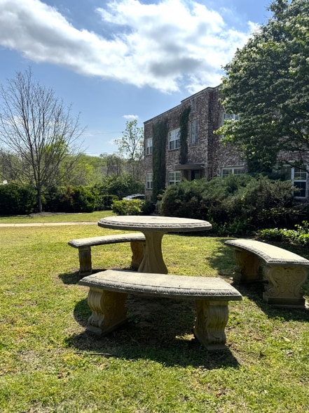 Building Photo - 529 Whitham Ave