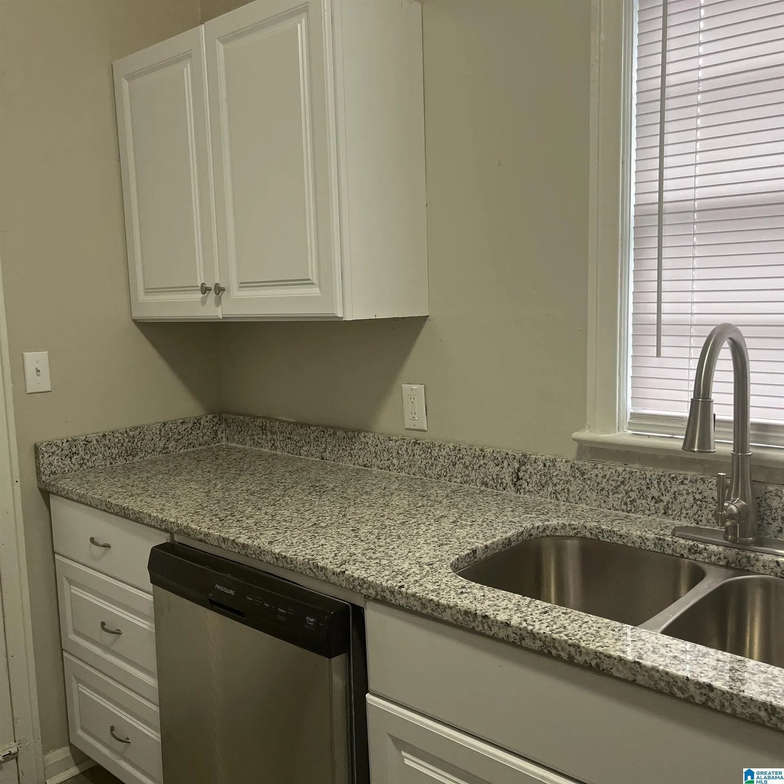 Building Photo - 4920 Ave I