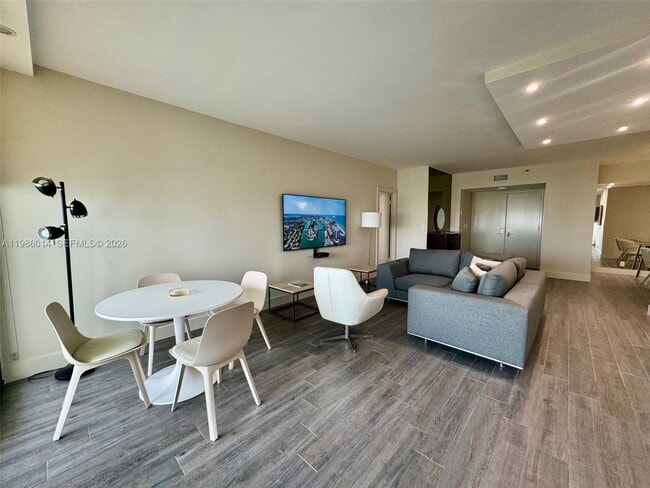 Building Photo - 20281 E Country Club Dr