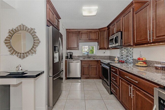 Building Photo - 9410 N Hollybrook Lake Dr