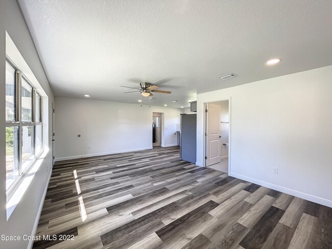 Building Photo - 124 Bermuda St