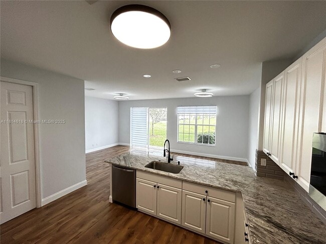 Building Photo - 9980 E Villa Cir