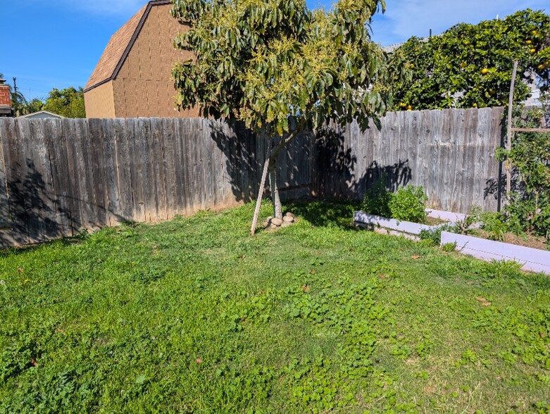 Building Photo - 730 Holly Ave