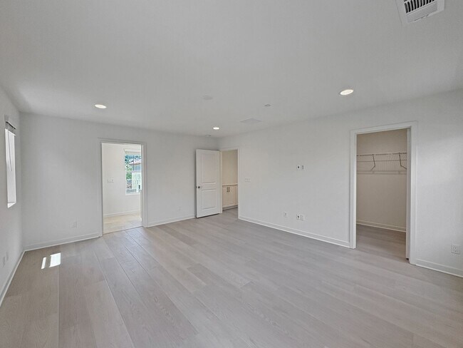 Building Photo - Stunning 4B/2.5BA New Build Home in Oceans...