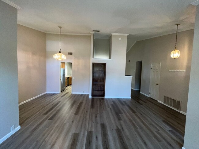 Building Photo - 3 Bed | 2 bath | 1620 SF | 2 Car Garage | Single Story | Tenant pays $175 for WS&G | Includes Gar...