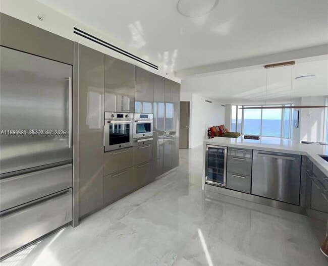 Building Photo - 17555 Collins Ave