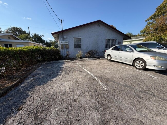 Building Photo - 800 NE 14th St