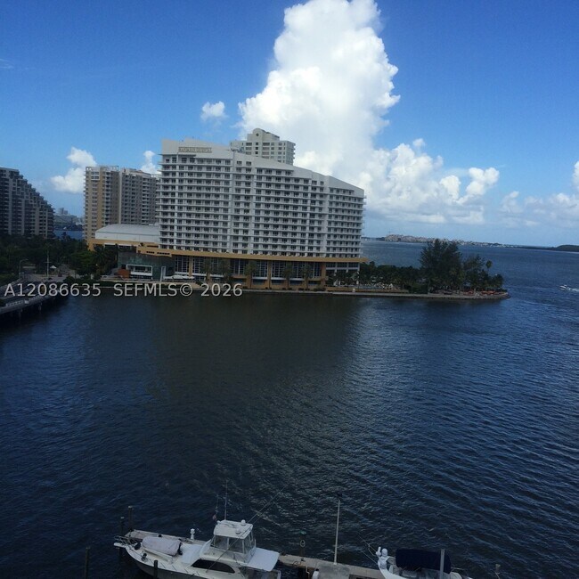 Building Photo - 905 Brickell Bay Dr