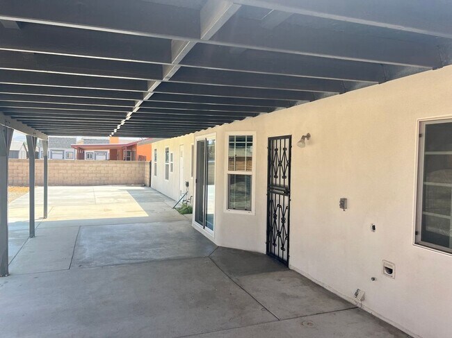 Building Photo - 8335 Stonewood Ln