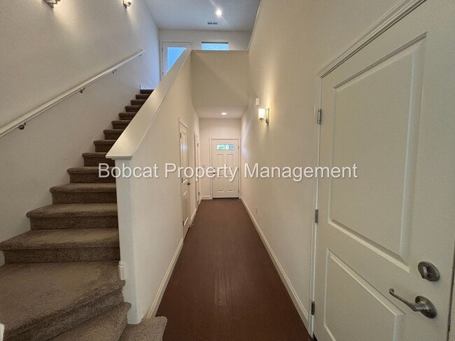 Building Photo - 3 Bed, 2.5 Bath, Townhome Located in Carson City - Mills Landing Community