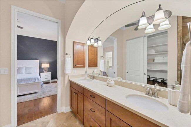 Building Photo - 455 Nokomis Ave S