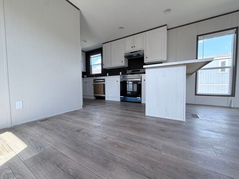 Building Photo - 709 N Collins Fwy