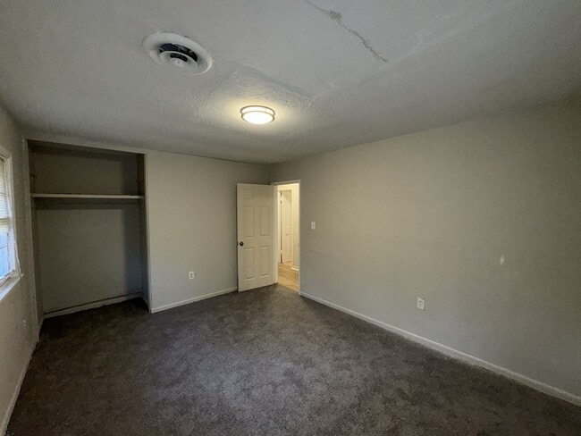 Building Photo - 5325 Queen Mary Ln