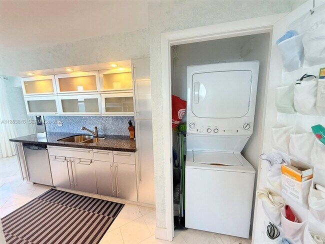 Building Photo - 2751 S Ocean Dr