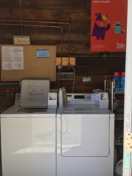 Building Photo - 4005 Cedar Ave