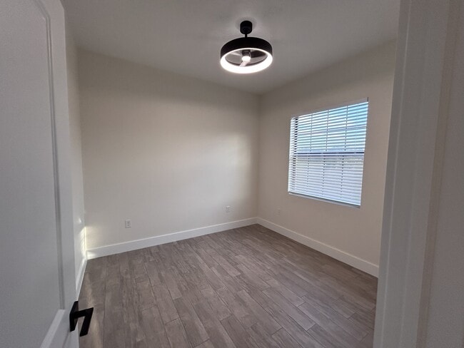 Building Photo - 3915 Rodeo Dr N