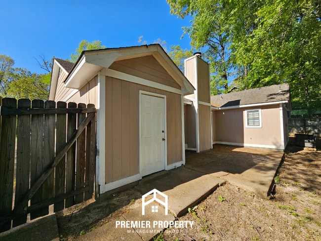 Building Photo - Modern 3BR/2BA Memphis Home | Vaulted Ceilings, Hardwood Floors & Dual Dining